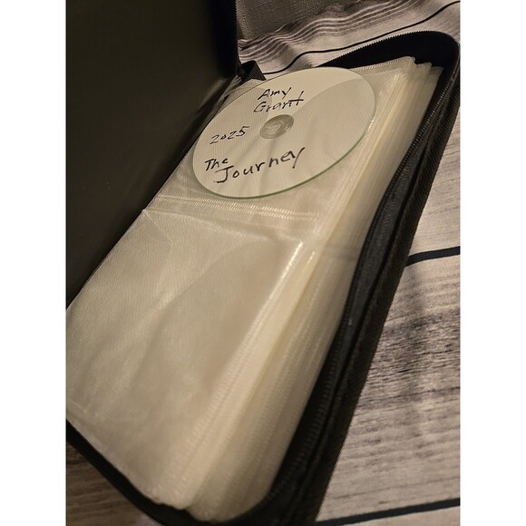 Y2K Retro CD/DVD Video Games Zipper Storage Binder Blue Cloth HOLDS 32 DISCS - Picture 7 of 8